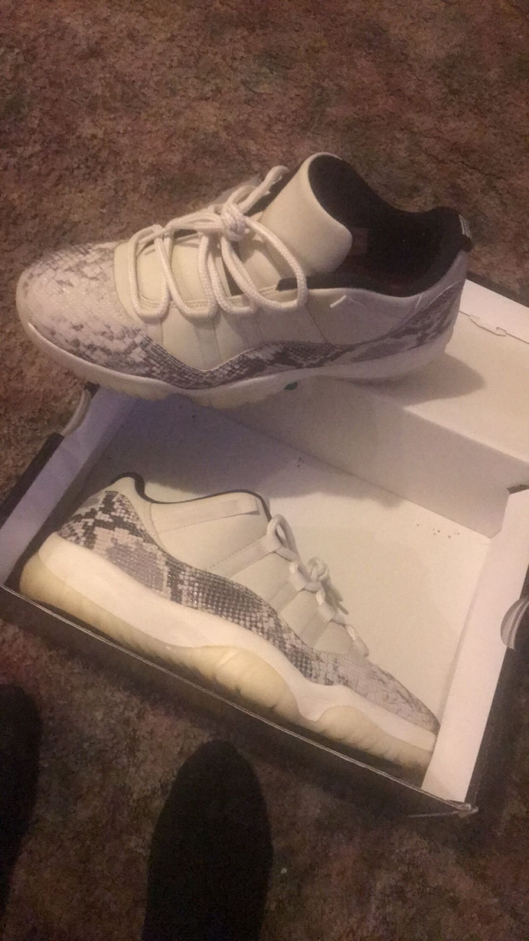 Jordan 11 Retro Low Snake light Bone