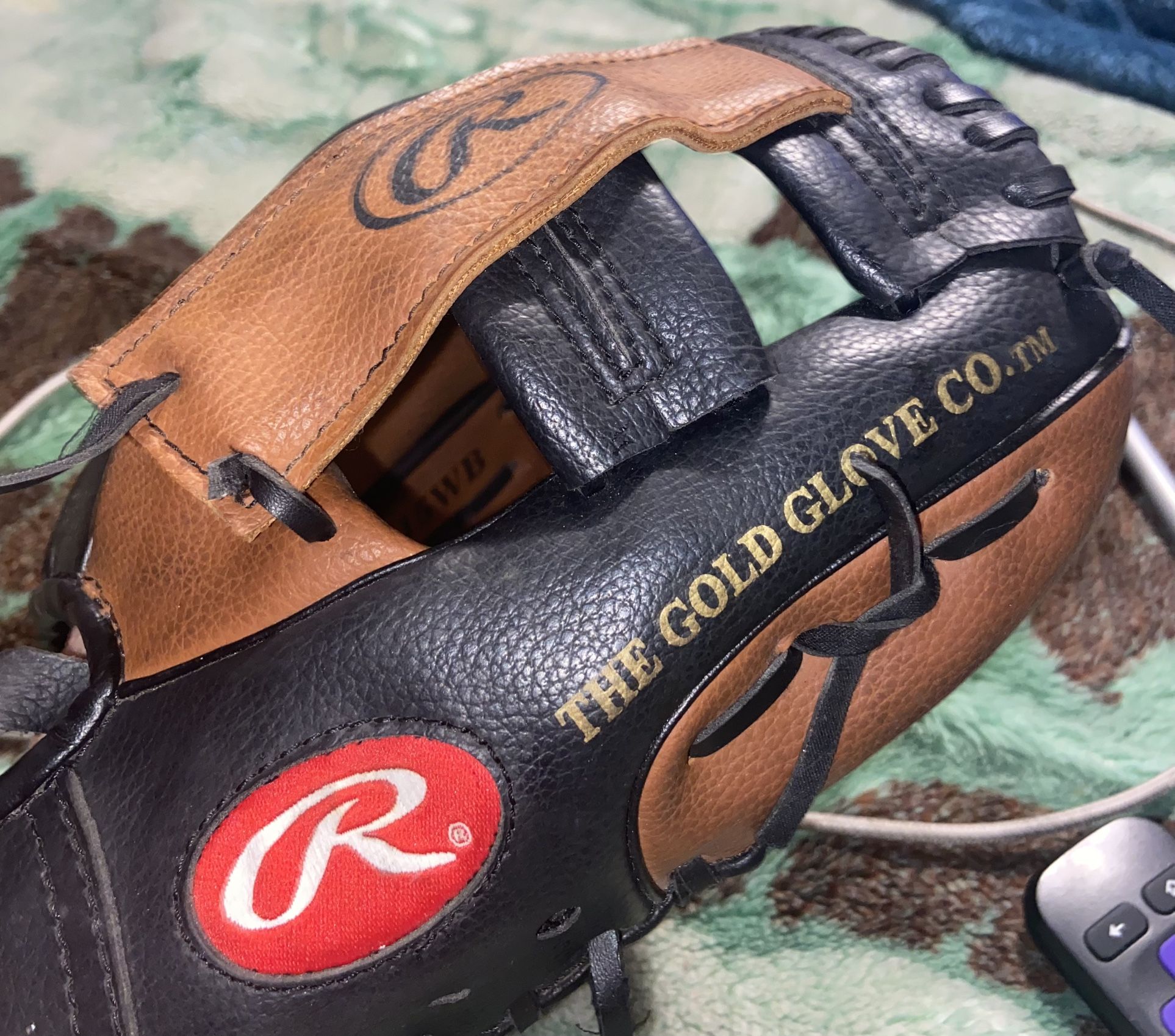 Gently used Rawlings PL15WB Baseball Glove 10 1/2” Genuine Leather Mitt Players Series RHT in great