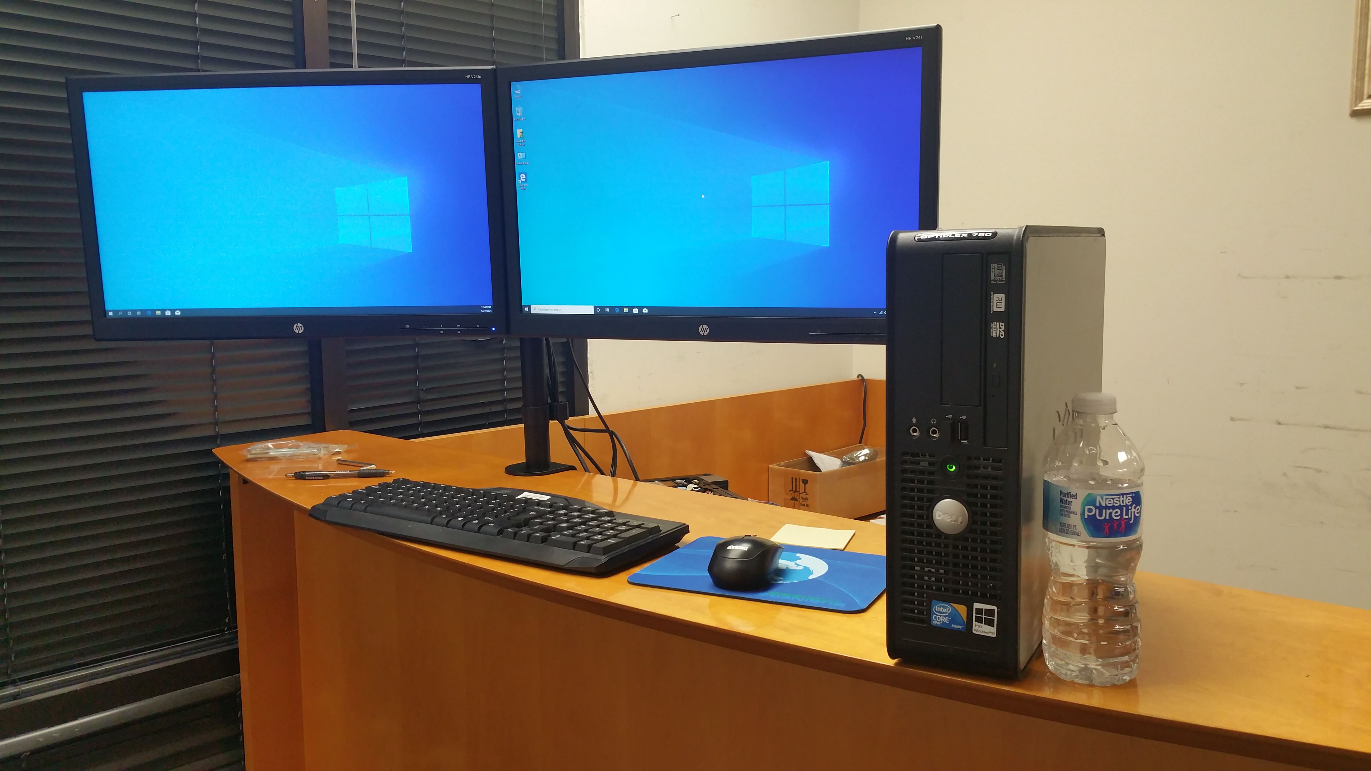 【Price Super Firm】Two HP 24"LED monitors on one Dual-armed stand, with cables: VGA, DVI, HDMI ports