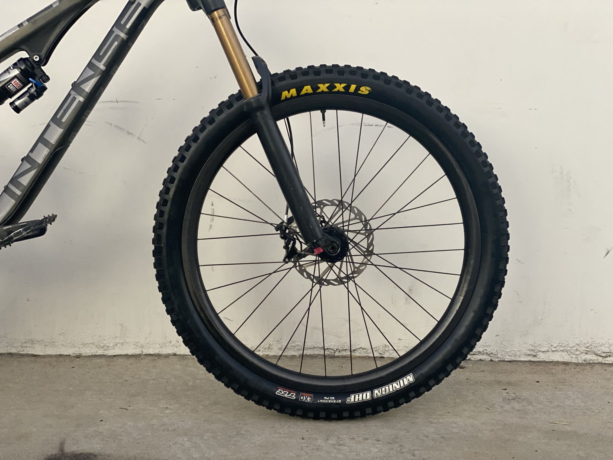 Intense Tracer T275 PRO (CARBON FRAME and WHEELS). SRAM XO 1*11 Speed. Carbon ENVE Wheelset 27.5. M-size.