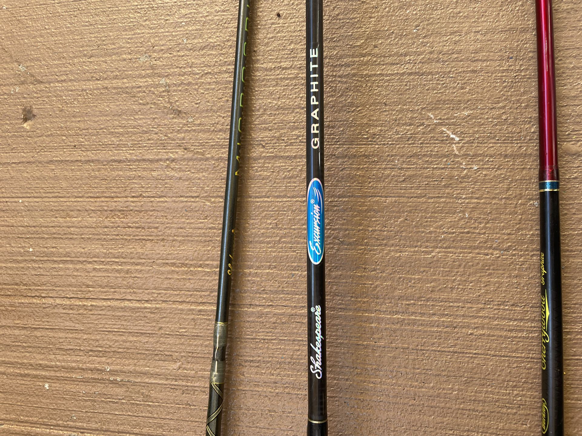 3 graphite fishing rods