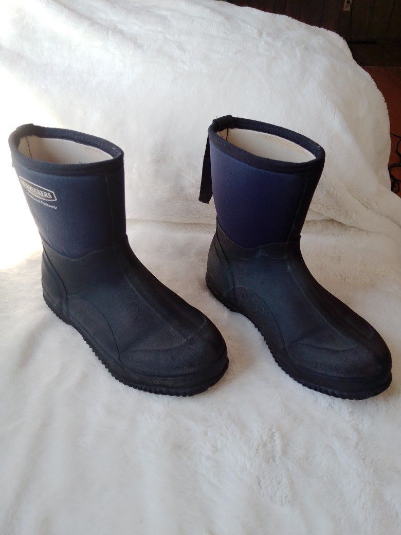 Mudruckers Waterproof Boots Size 8 Women's / 7  Men's.