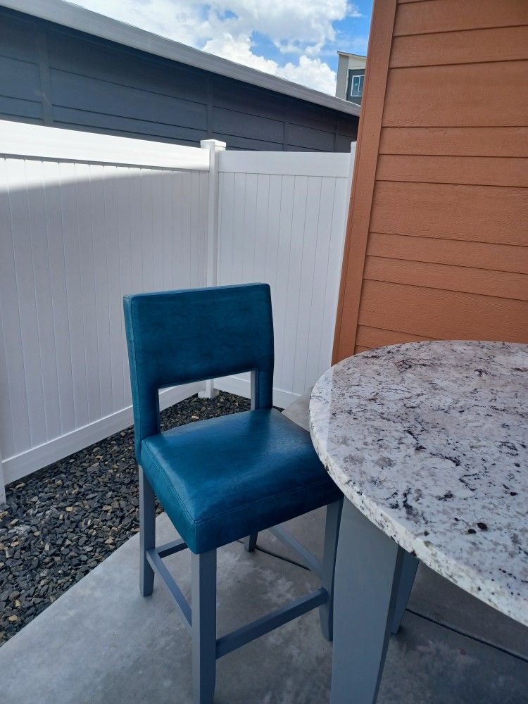 BEAUTIFUL BAR HEIGHT GRANITE TABLE 2 CHAIRS