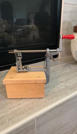 Pampered Chef Apple Core Peeler Thumbnail