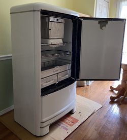 GM FRIGIDAIRE COLD WALL 6-39 Porcelain ICE BOX - Needs NEW POWER CORD. Dogtown 63139 Asking $300 Thumbnail