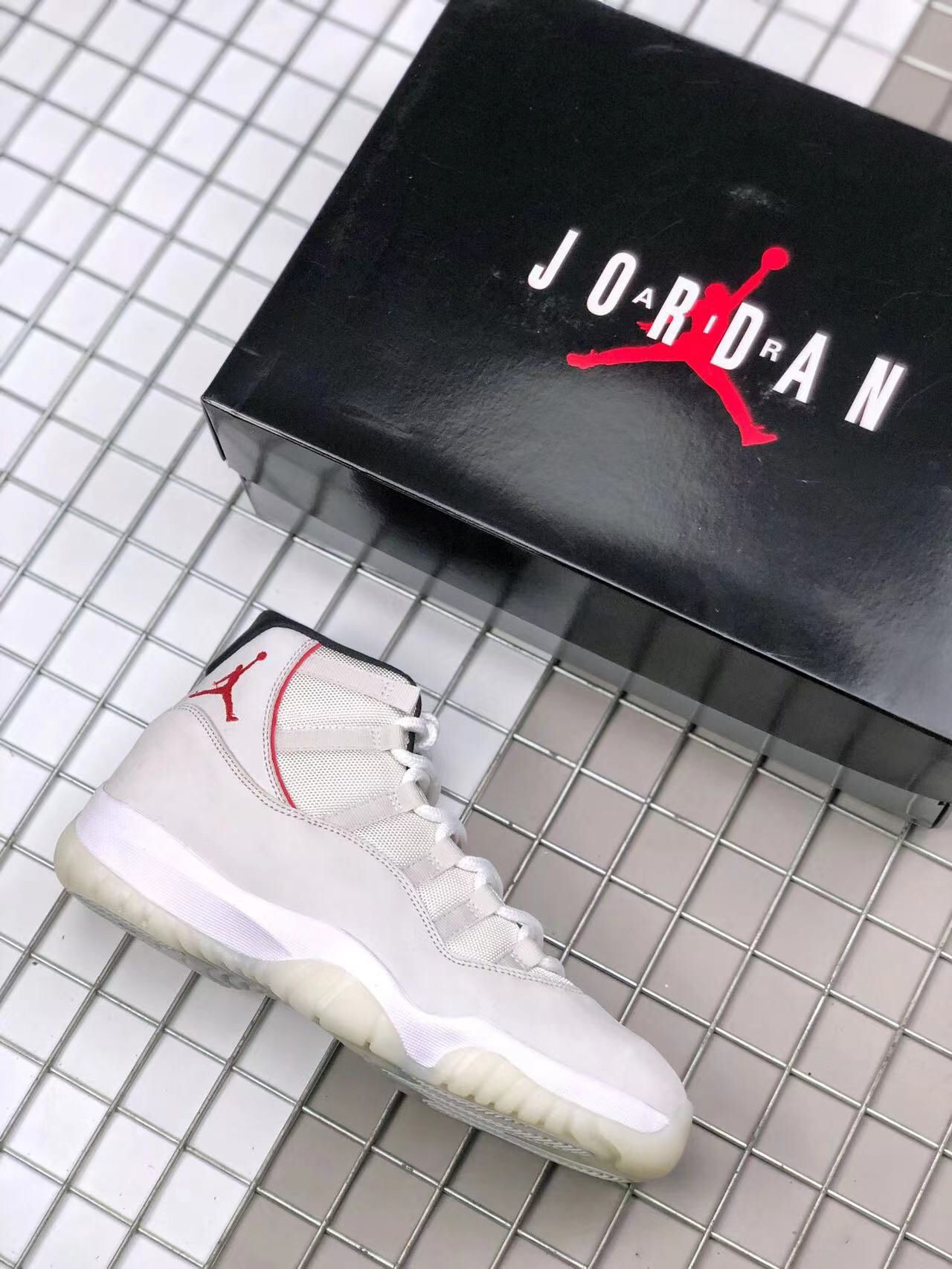 Air Jordan  11 Platinum Tint