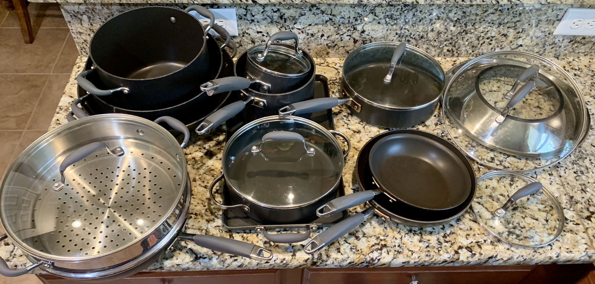 Anolon Advanced Home Hard-Anodized Nonstick Cookware Set in Moonstone Pots And Pans Excellent condition!!!