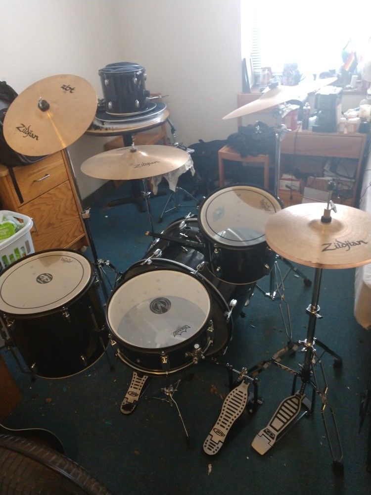 REMO 8 PIECE BLACK DRUM KIT