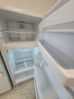 Hotpoint Top Freezer Refrigerator Used Good Condition With 90day's Warranty  Thumbnail