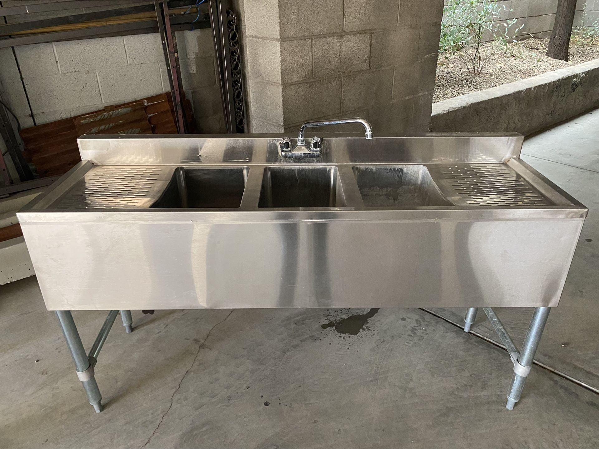 3 Compartment Under bar Dump Sink for Sale in Phoenix, AZ OfferUp