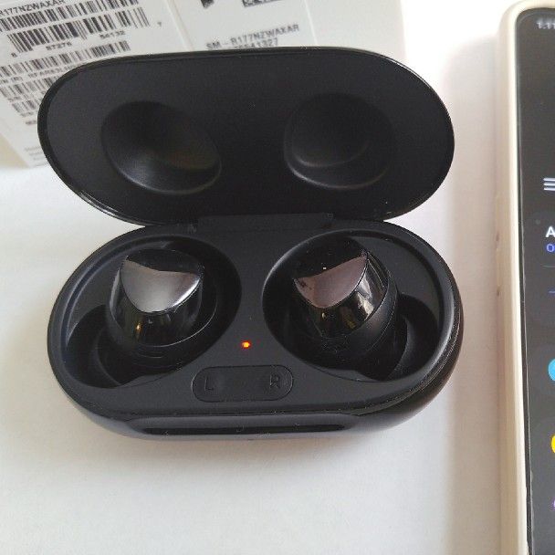 Samsung Galaxy Buds+ Plus True Wireless Earbud Headphones
With Wireless Charging Case AKG Tuning