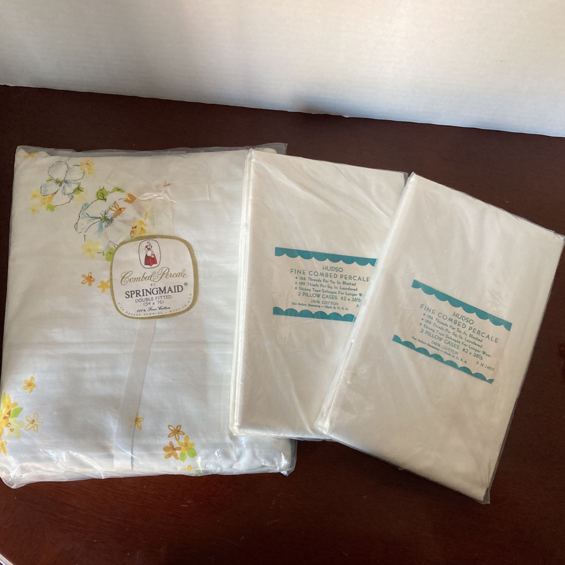Vintage double fitted sheet, 2 Pillow Sets