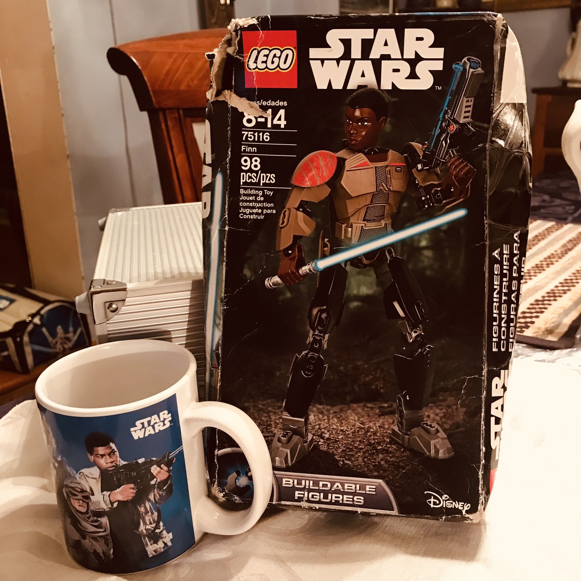 LEGO Star Wars Finn and Mug (Box Is In Bad Shape) Contents Inside Are New