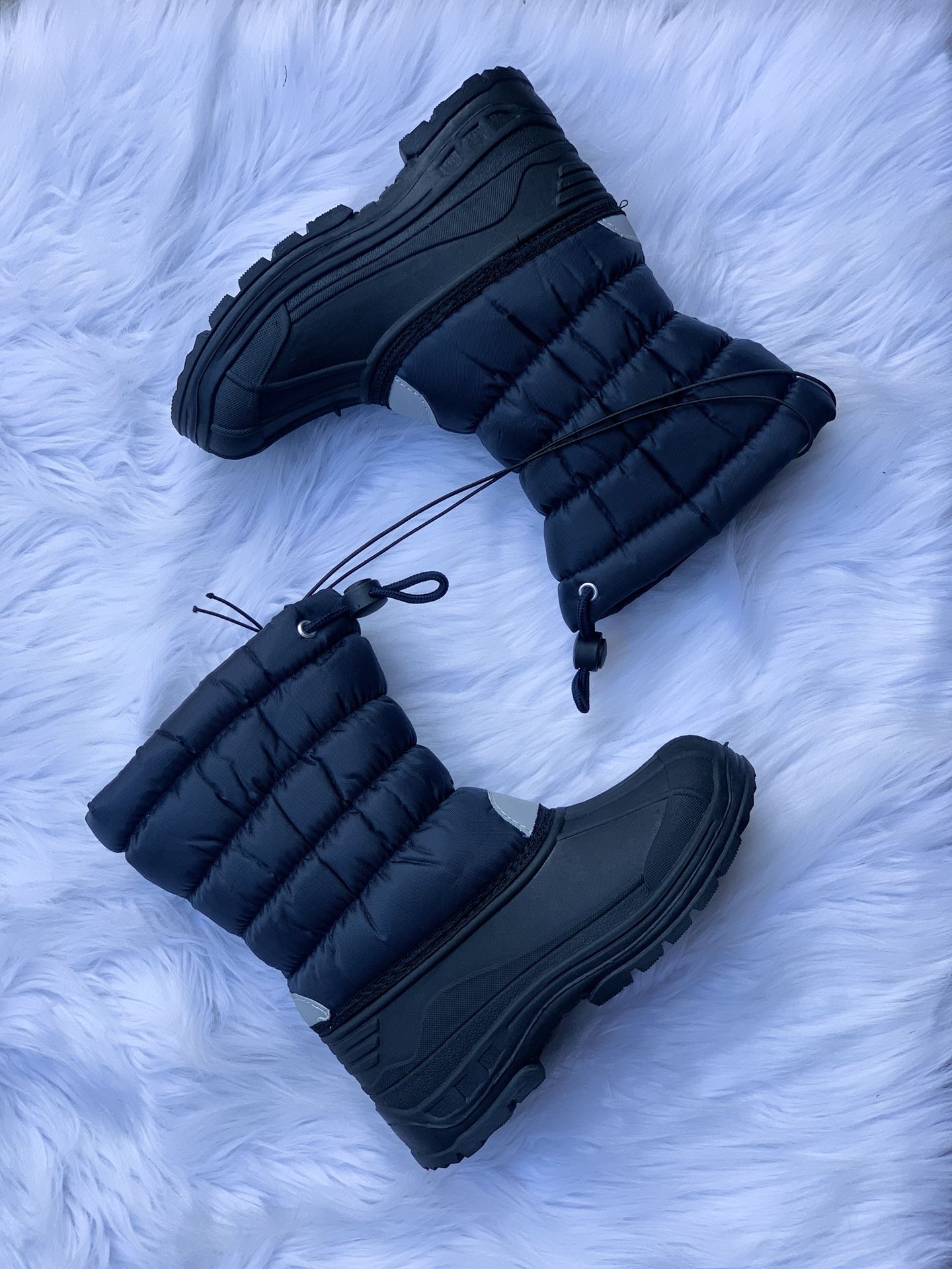 Snow boots for kids / kids snow boots/ botas para la nieve de niños sizes 9,10,11,12,13,1,2,3,4, ... $25 each pair