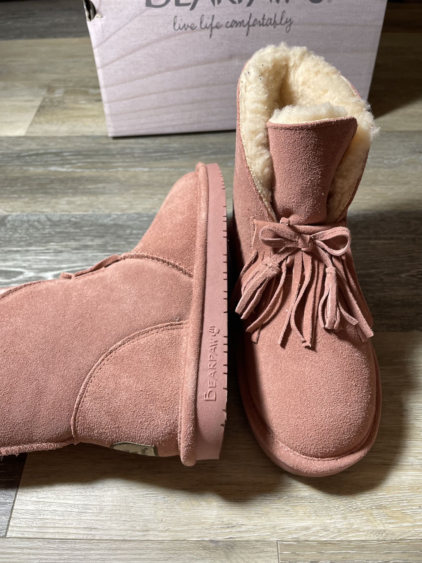 Bearpaw Christie Boot Size 5