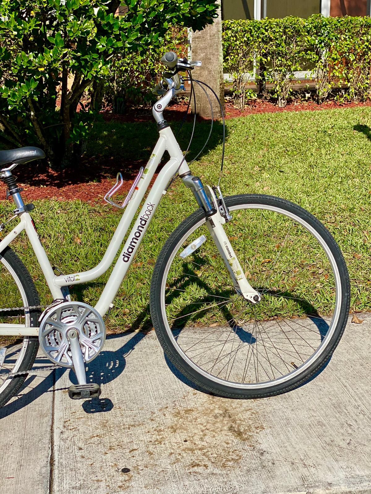 diamondback vital 2 women's hybrid