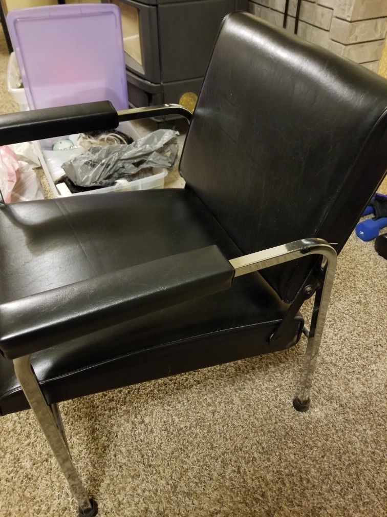 2 Shampoo Chairs