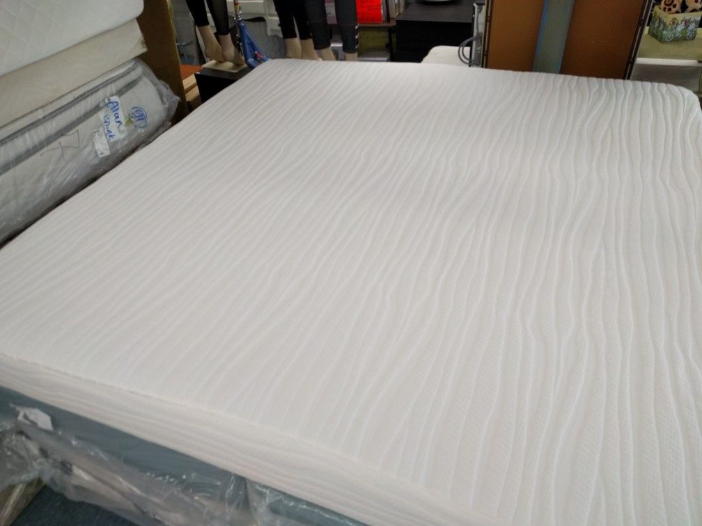 8" Sealy Posturepedic Coolsense Swan's Gate Gel Memory Foam,King Size