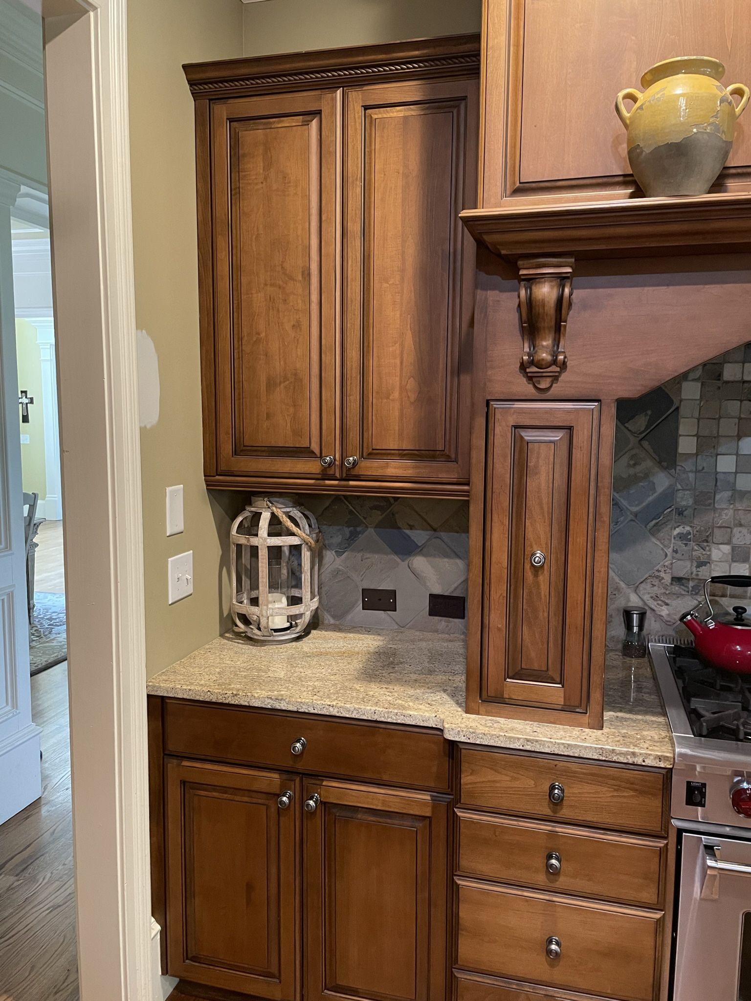 Kitchen Cabinets And Granite