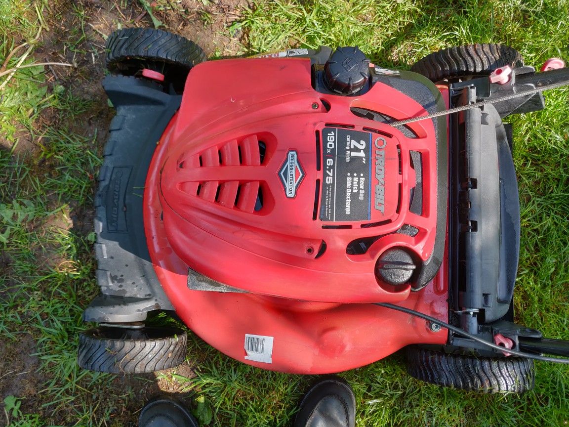 TroyBilt 21 in 3 in 1 lawn mower without bag. for Sale in Joint Base