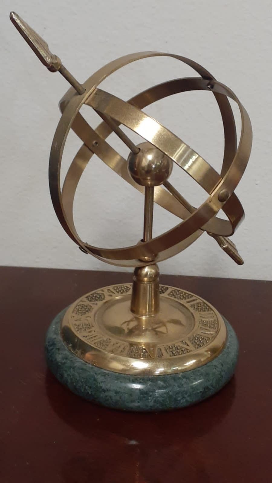 Vintage Lacquered Brass Green Marble Base Armillary Sphere W/Roman Numerals Taiwan
7" high - 5" wide
(#8- Lot# 113331)