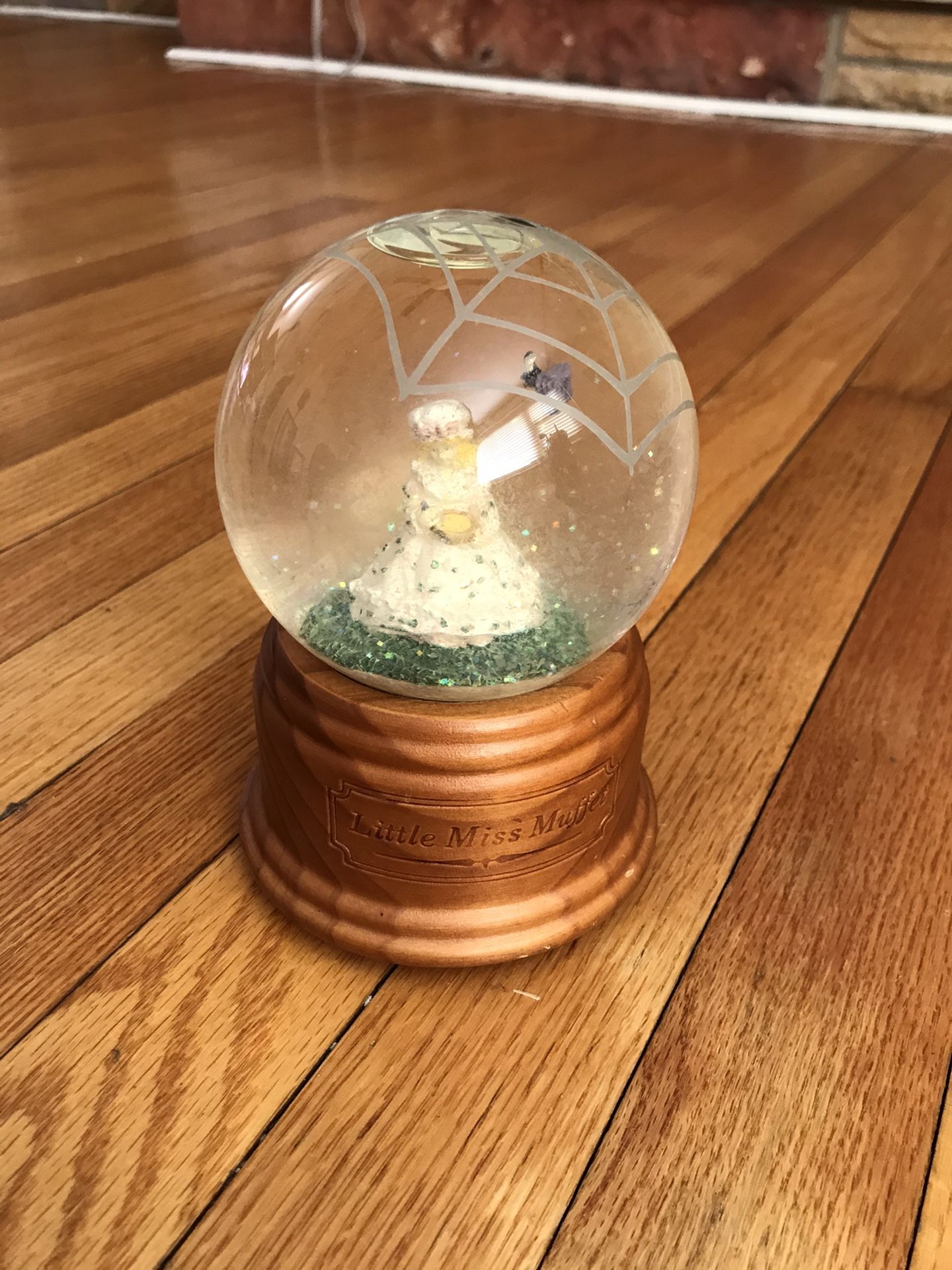 RARE vintage miss muffet Snow globe