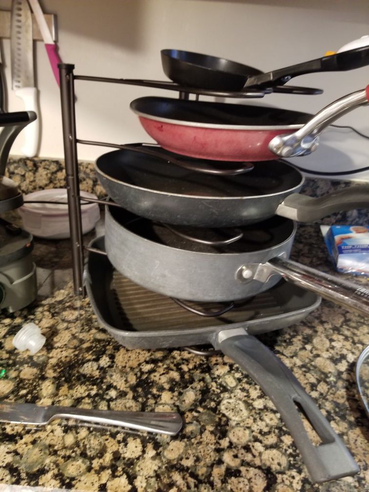 Frying pan organizer(pans not included)