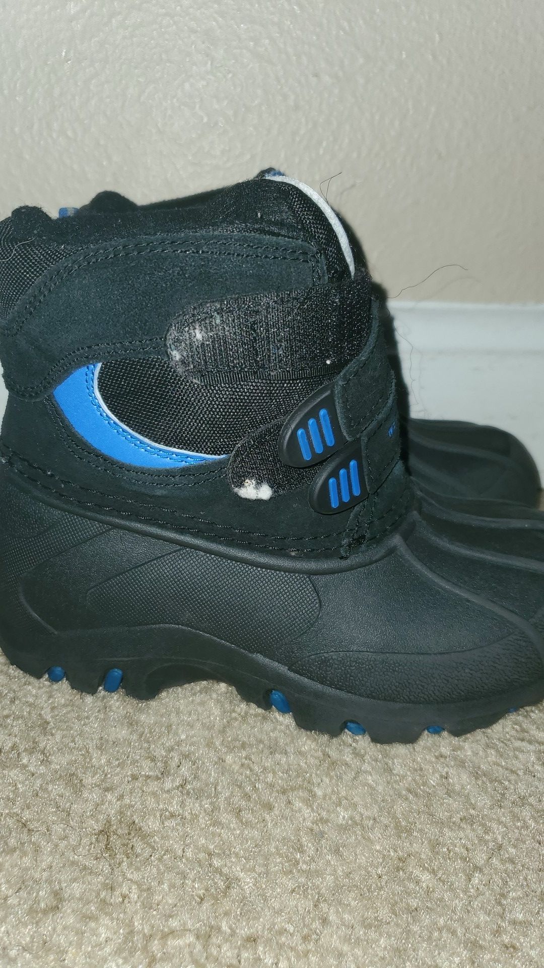 Weatherproof snow boots for toddler boys size 10
