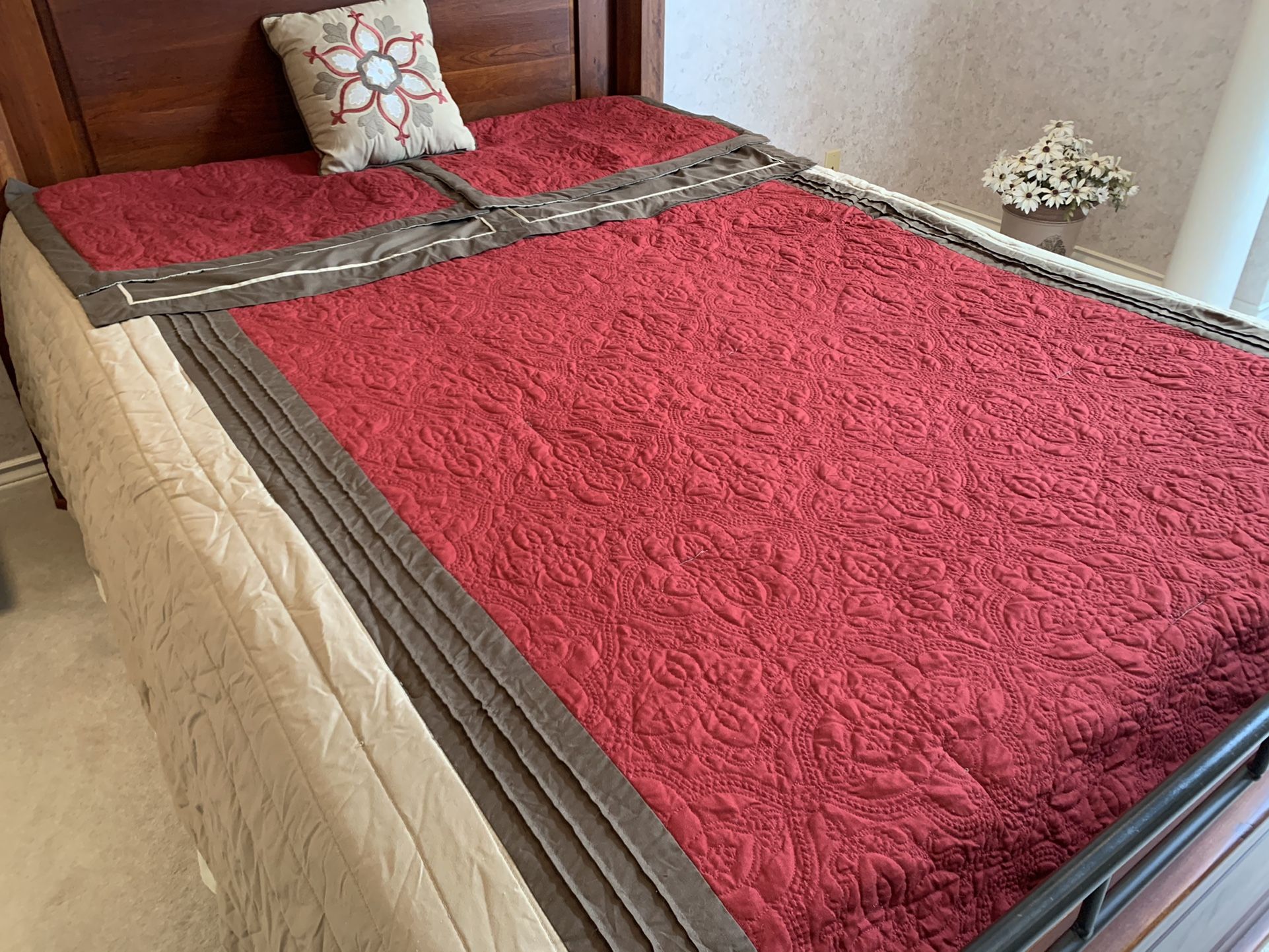 8 Piece Comforter Set/Queen Size