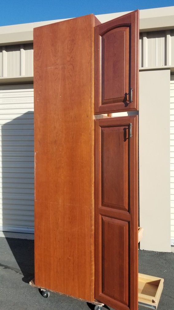 Solid cherry wood kitchen cabinet pantry by Decorá in very good condition