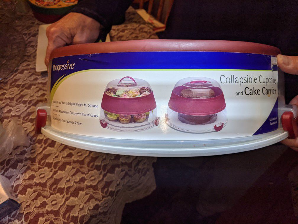New collapsible cake holder