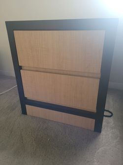 Matching Desk,  4drawer Dreaser And 2 Drawer Night Stand. Thumbnail