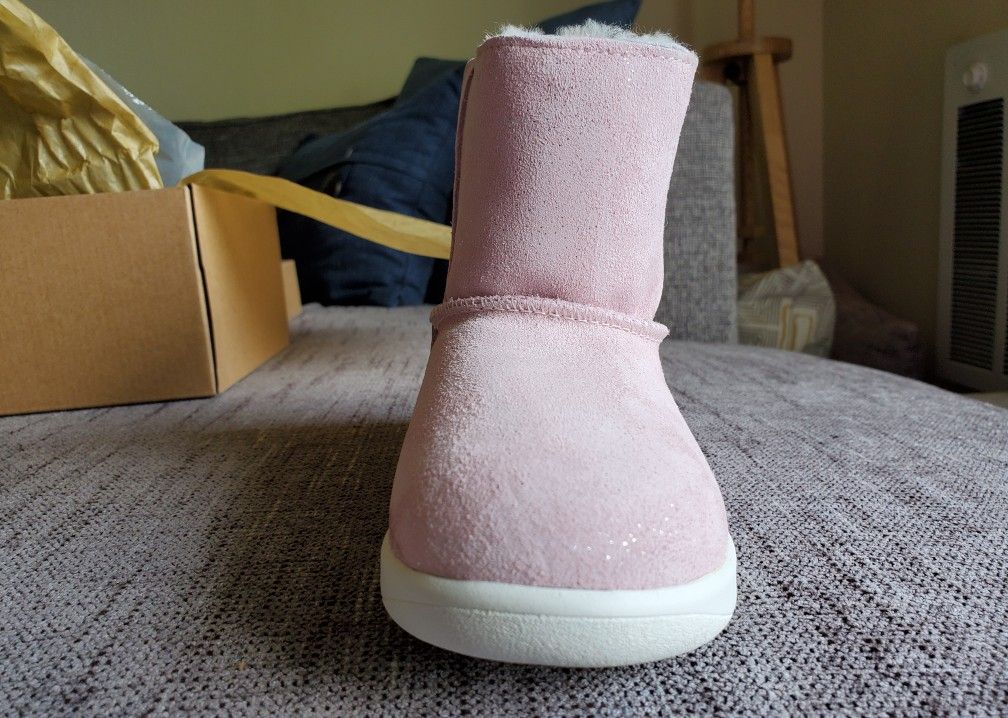 UGG Toddlers boots Sizes 12. Please click on 🌟🌟🌟🌟🌟 for more offers. follow me. Thank you