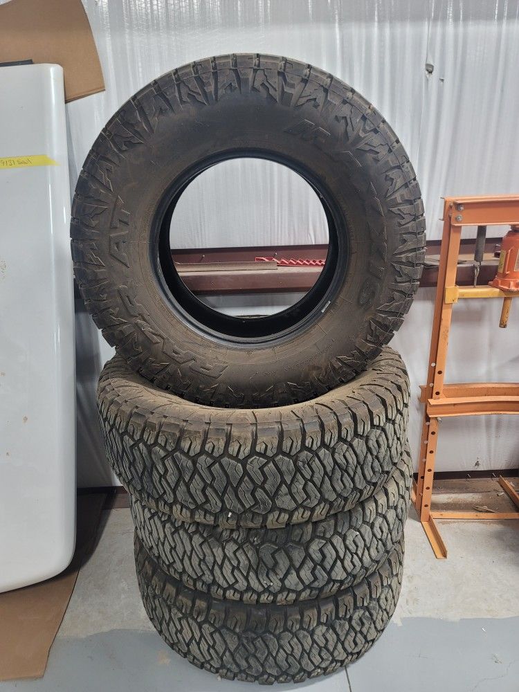 40x13.50r20 Maxxis Razr AT for Sale in Midland, TX - OfferUp