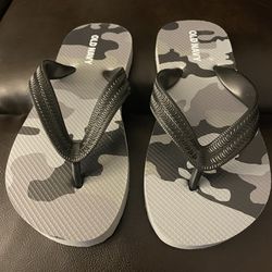 10-11c Old Navy Boy Sandals  Thumbnail