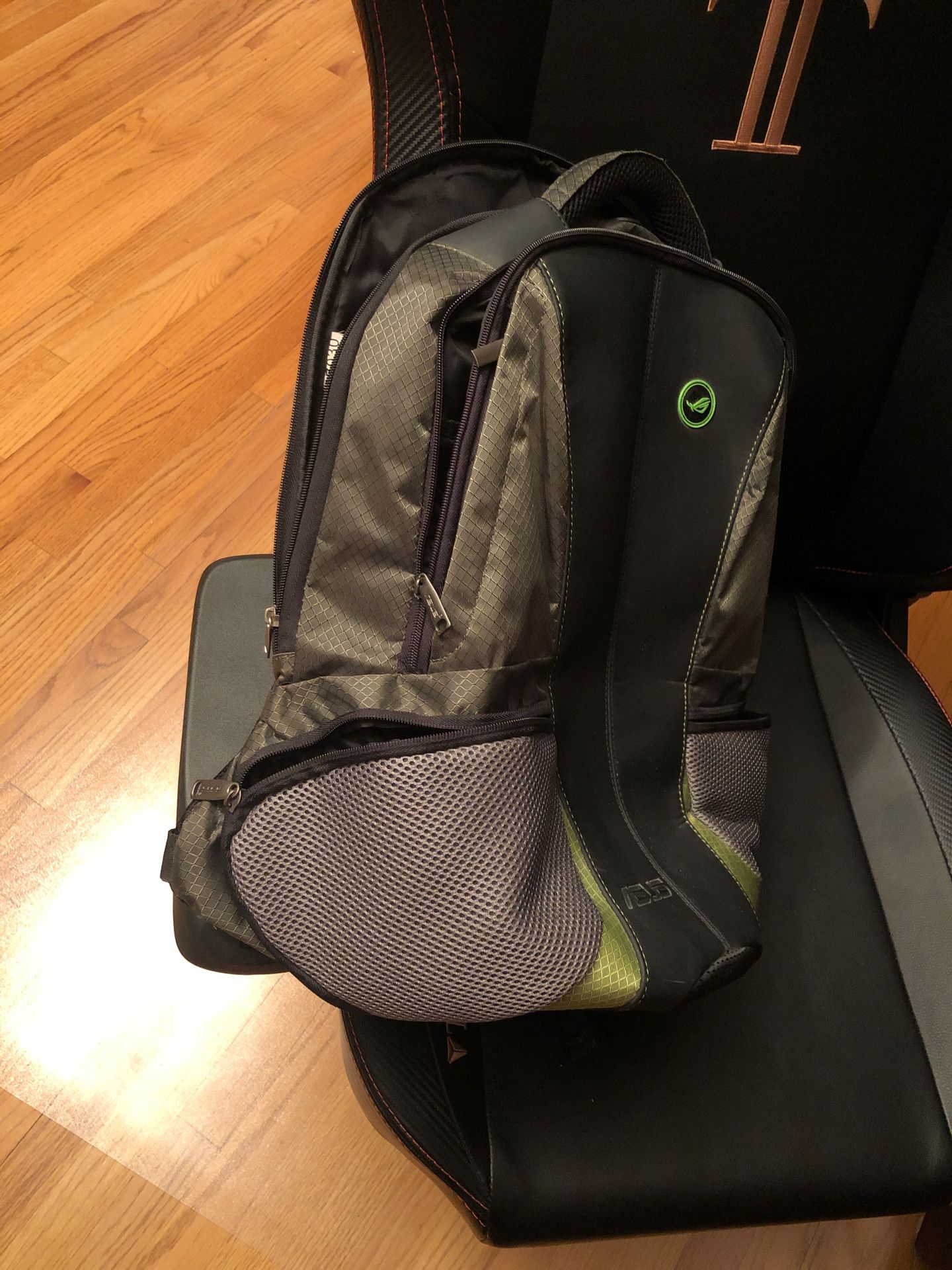 Asus ROG republic of gaming laptop backpack