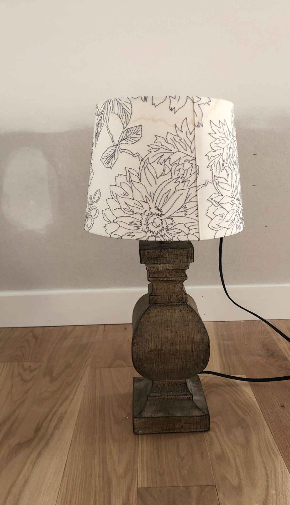 Table lamp with lamp shade