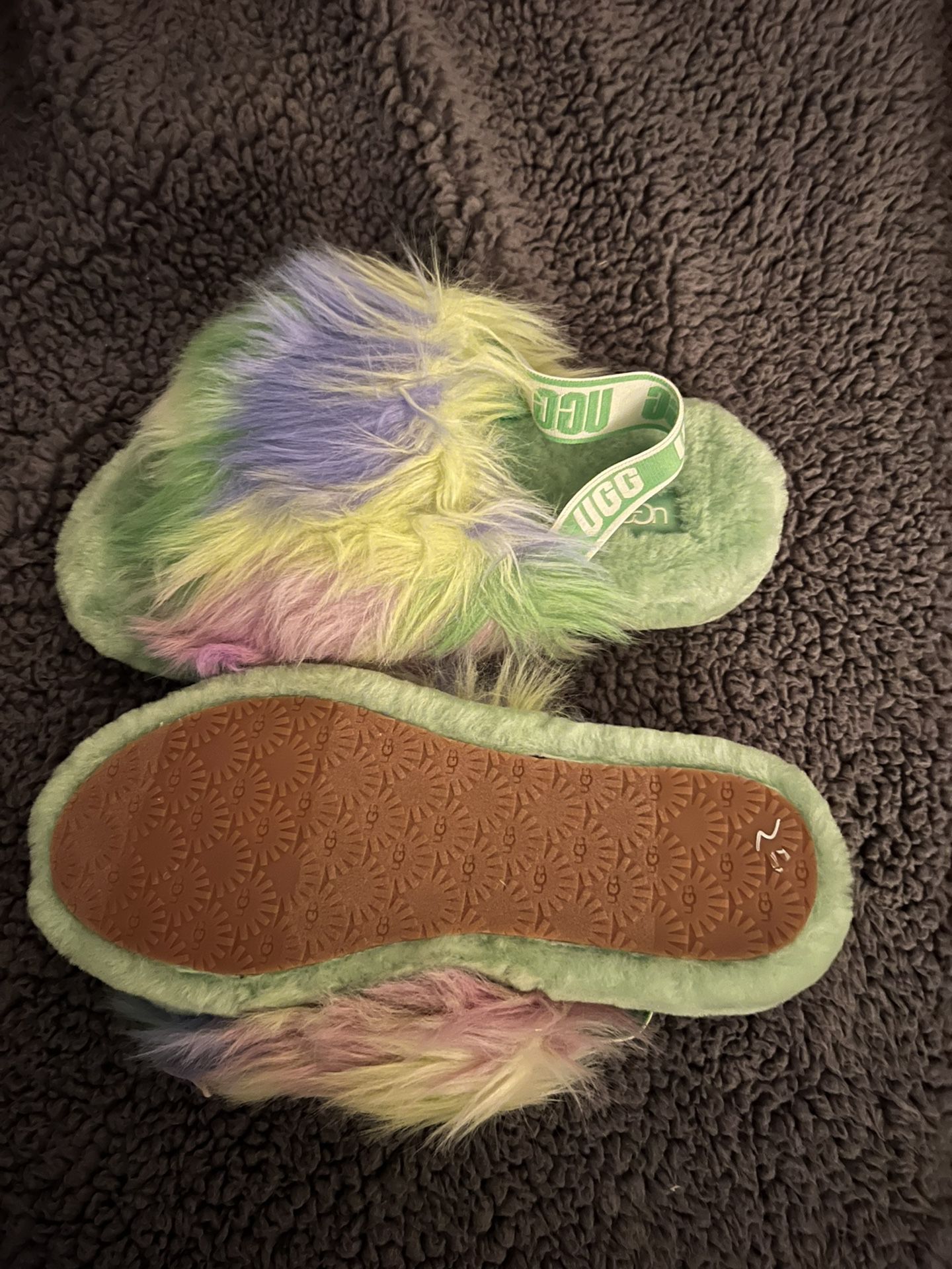 Uggs authentic Slides ( Womens Size 7)