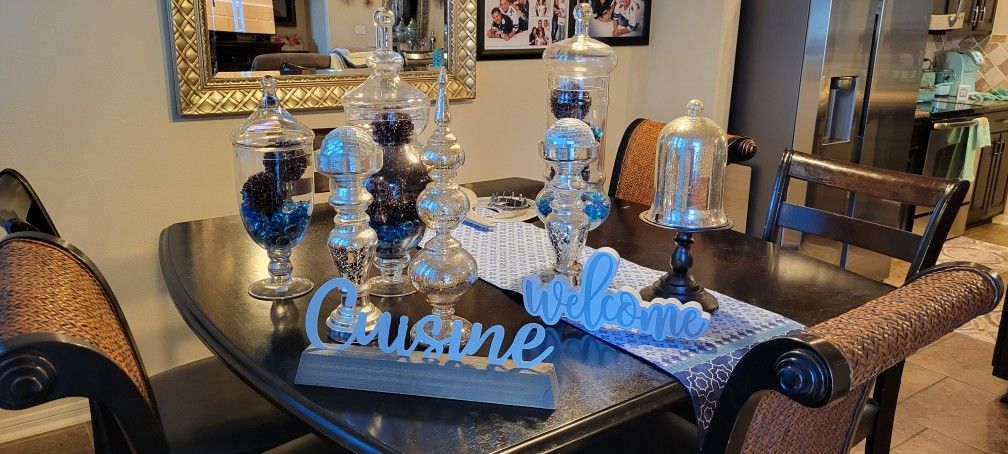 Beautiful Glass And Mosaic Mirror Decor And A Welcome Sign And A Cusine Sign