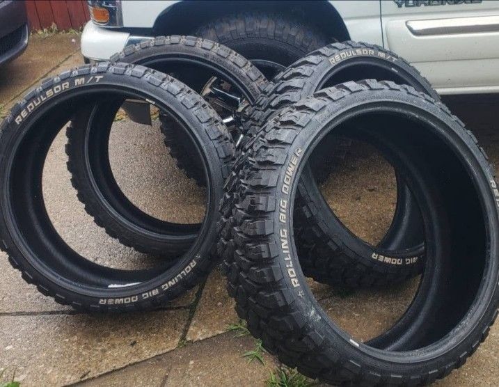 26" MUD TIRES 35x 13.50 R26