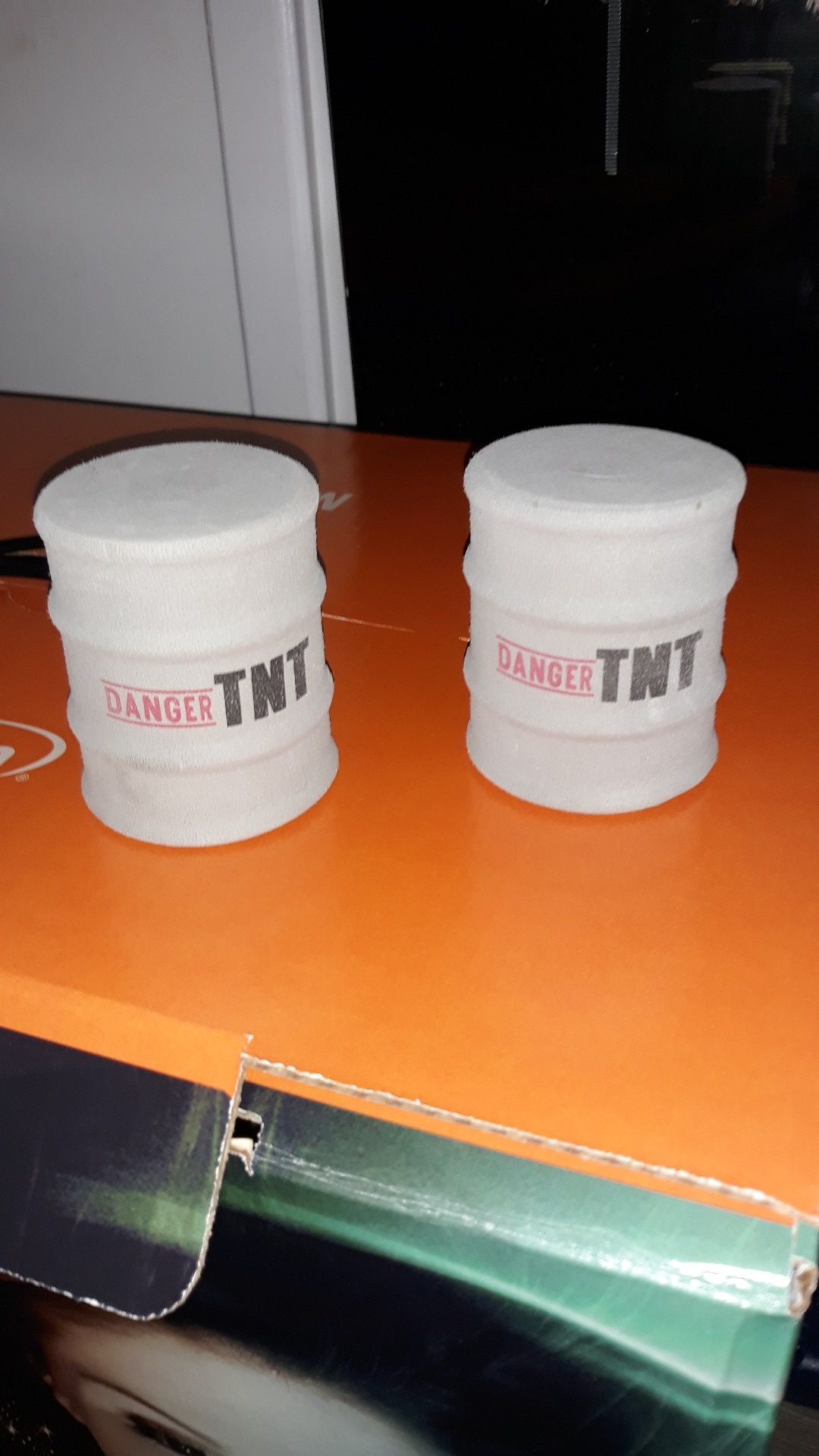 Fake TNT cans to shot nerf guns at