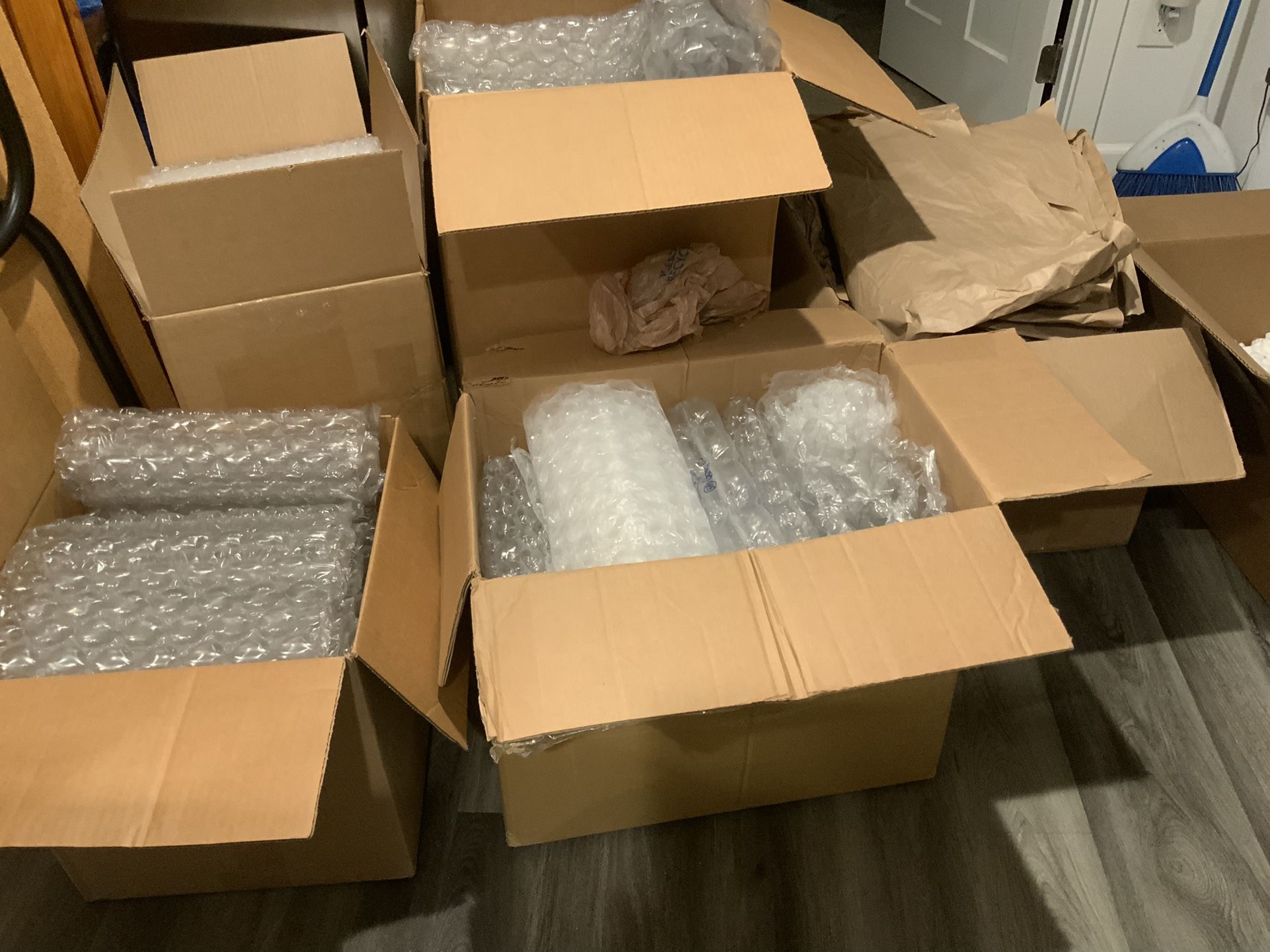 PACKING CUSHION SUPPLIES, HEAVY DUTY BUBBLE PLASTIC WRAP, PEANUTS, CRAFT PAPER WRAP