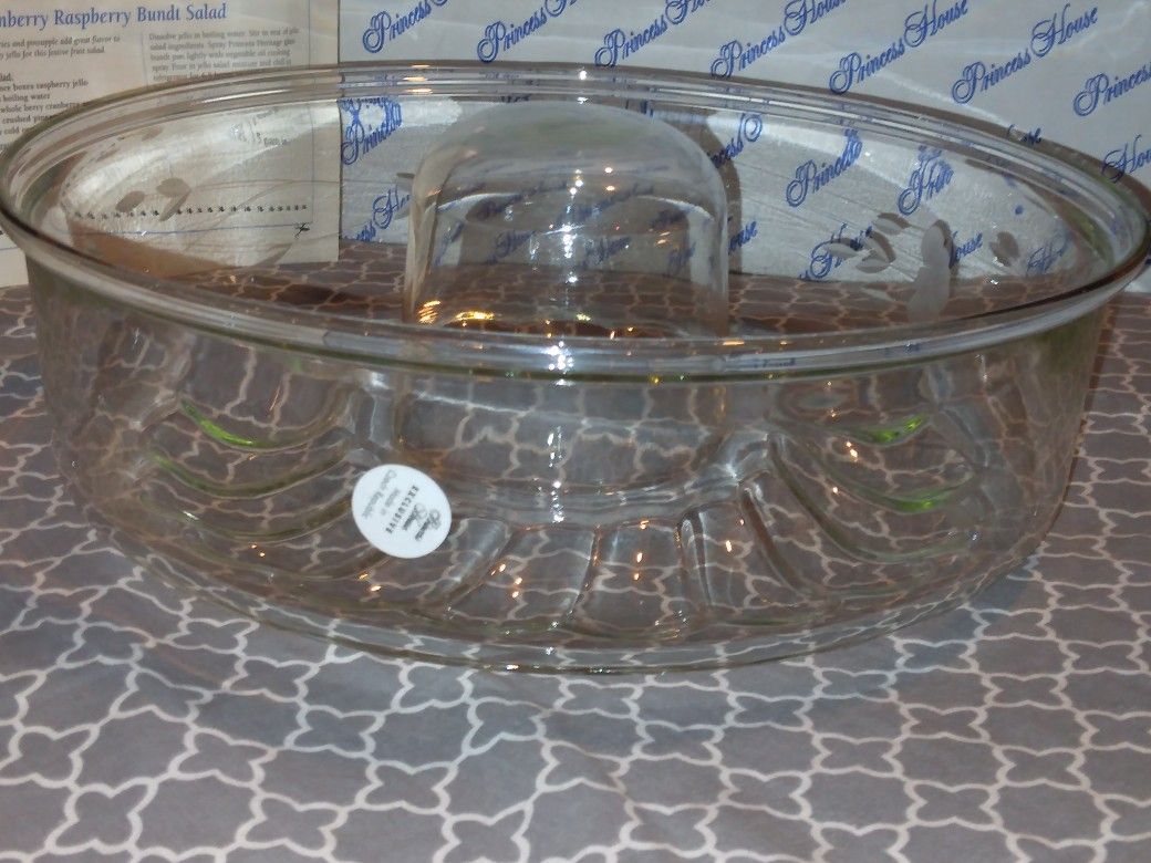 New Princess House Crystal Bundt Pan