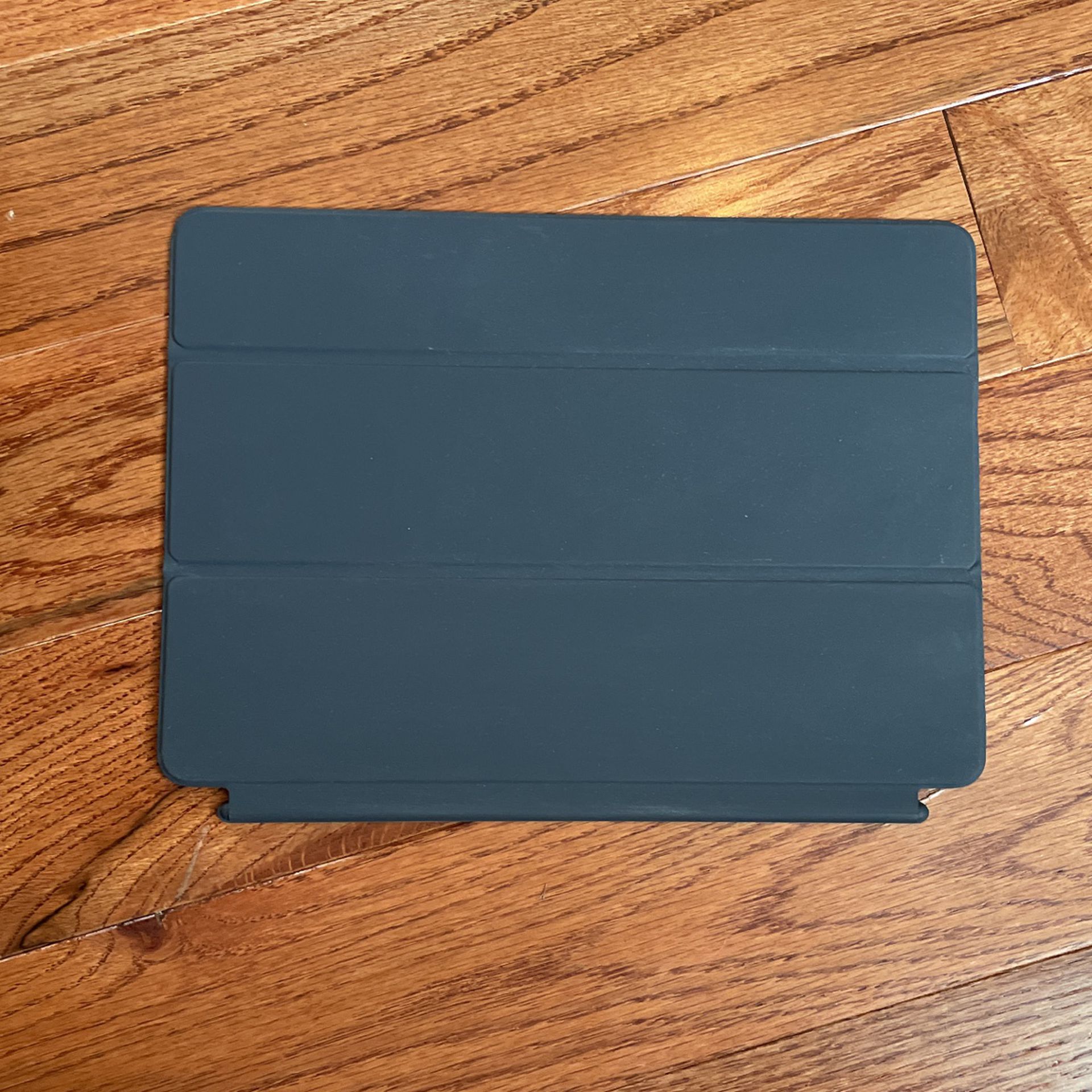 Apple iPad 9.7 in. Smart Folio Case - Grey