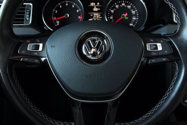 2017 Volkswagen Jetta Thumbnail