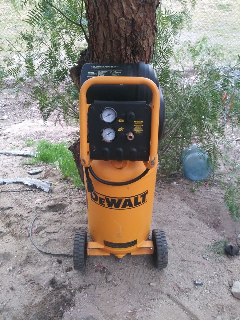 Brand New DEWALT D55168 225 PSI 15 Gallon 120-Volt Electric ,Wheeled, Portable Continuous Workshop Compressor
