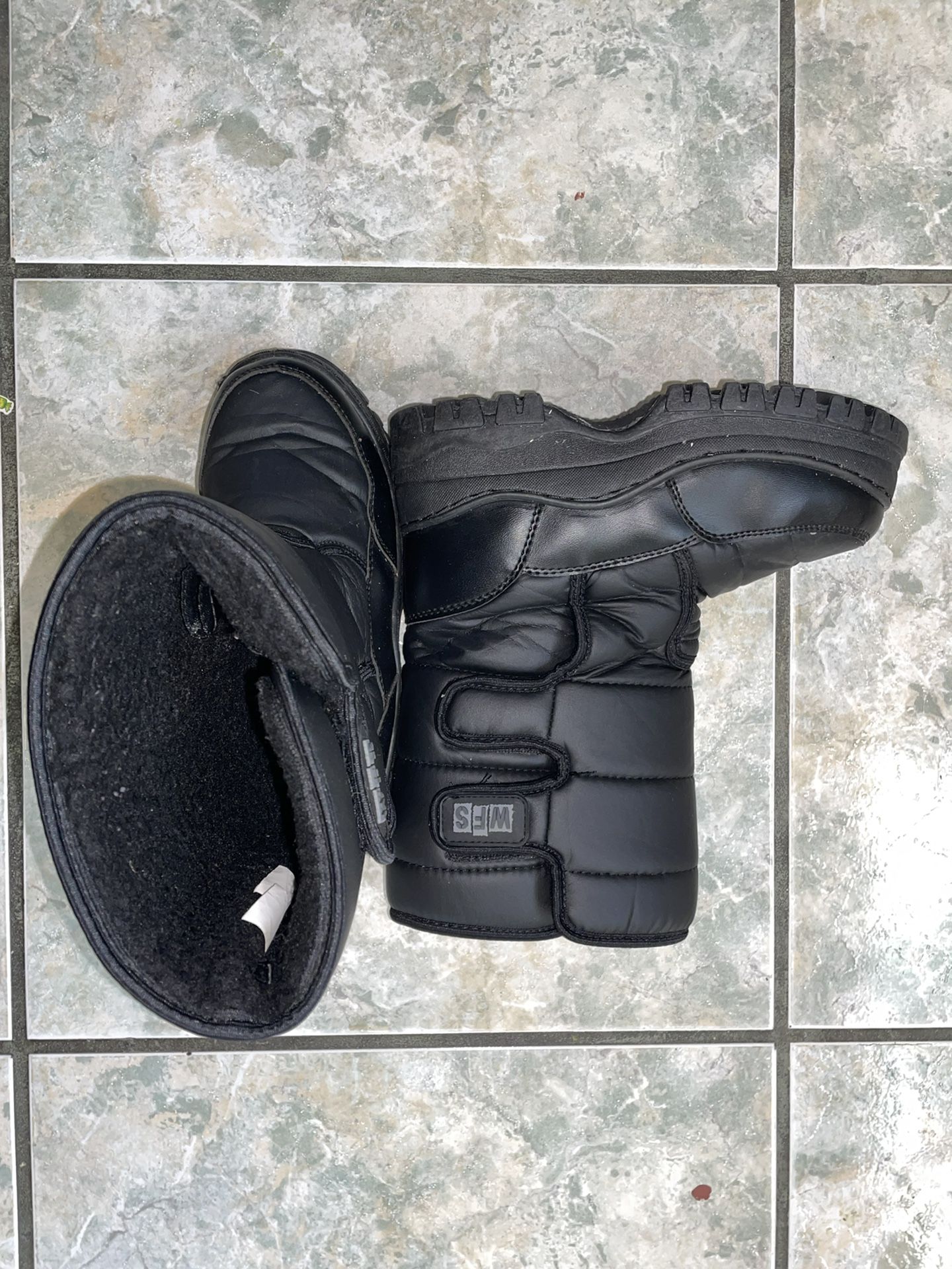Boys Black Snow Boots, Size 5