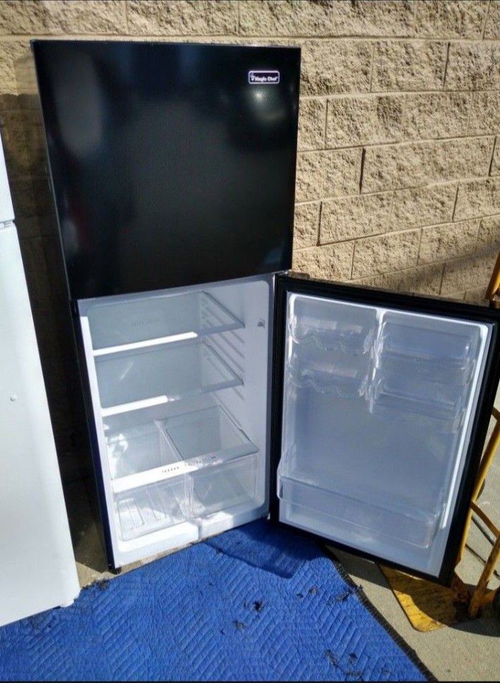 Refrigerador Mediano 2,020, Free Delivery.
