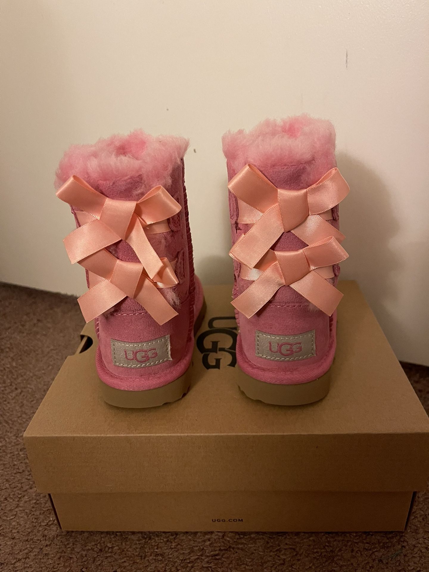 100% Authentic Brand New in Box UGG Bailey Bow Moon and Stars Boots / Color: Pink / Toddler size 6, 7, 8