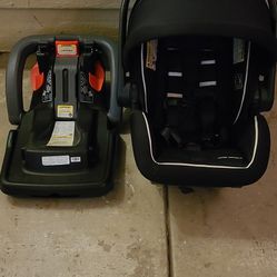 Graco Carseat And Base Excellent Condition  Thumbnail